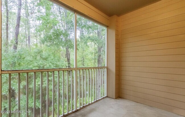 Building Photo - 13810 Sutton Park Dr N