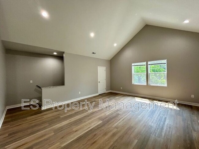 Building Photo - 321 N Kealing Ave