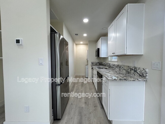 Building Photo - 10753 Oakton Way