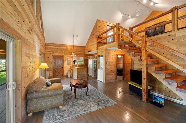 Building Photo - 2 Bedroom 2 Bathroom Cabin!