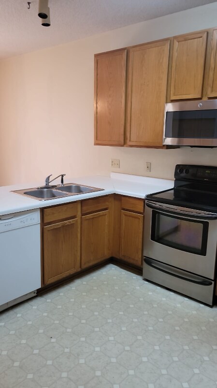 Building Photo - 665 Woodduck Dr