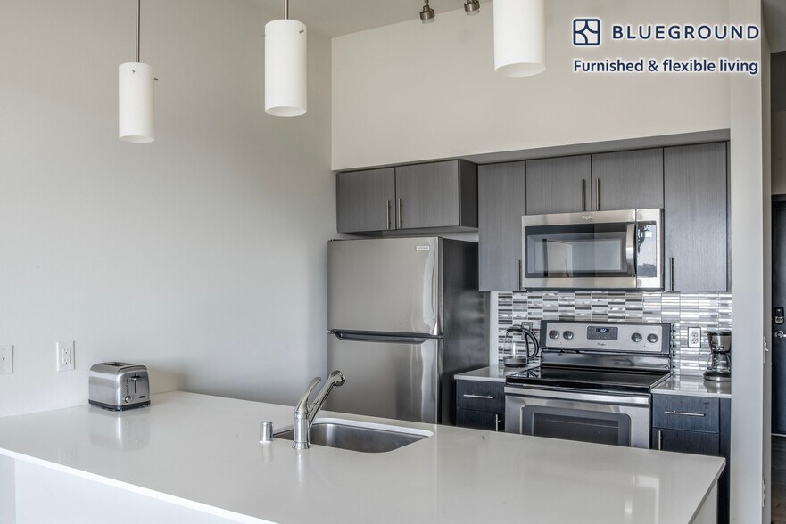 Building Photo - 15566 NE 22 Pl