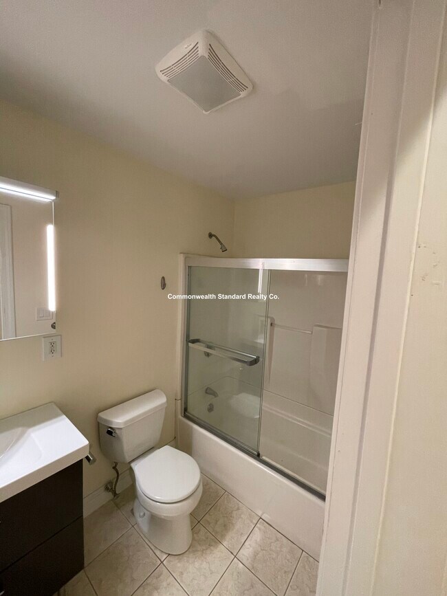 Building Photo - 1801 Beacon St