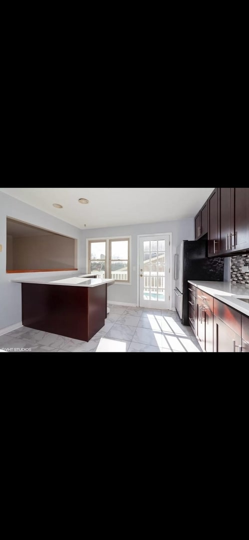 Building Photo - 7S640 Lynn Dr