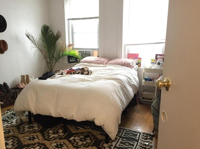 Building Photo - 80 Gordon St