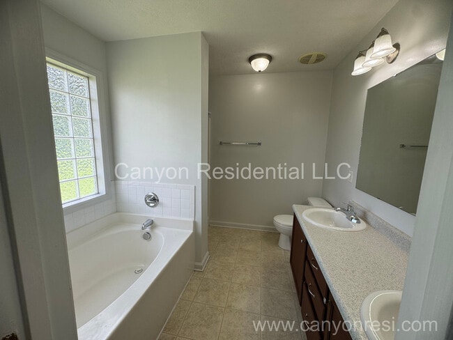 Building Photo - 323 Rushmore Ct
