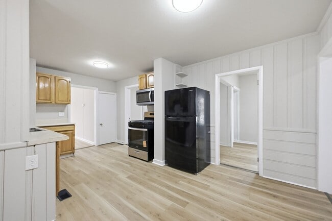 Building Photo - Cozy 3-Bedroom, 1-Bath Single-Family Home – 1,104 sq ft