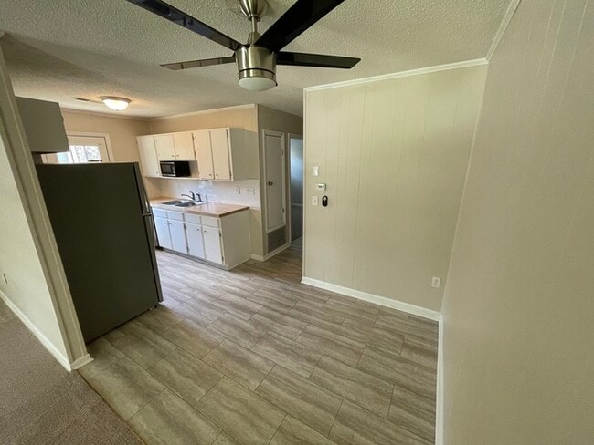 Building Photo - 2 bed / 1 bath ~ Just off of HWY 61