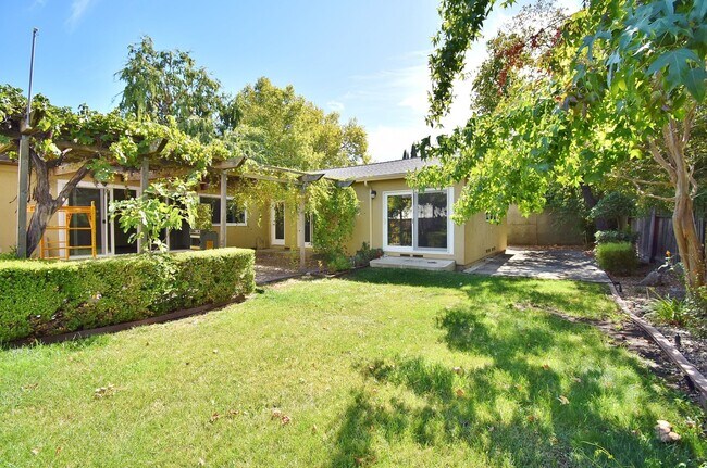 Building Photo - $4,390 4 BEDROOM GORGEOUS REMODELED SAN RA...
