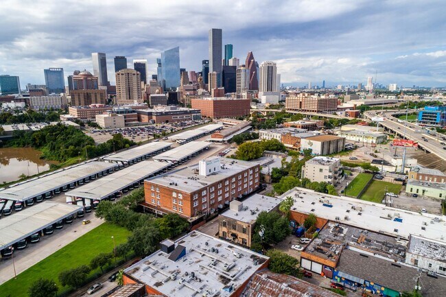 Building Photo - 711 William St