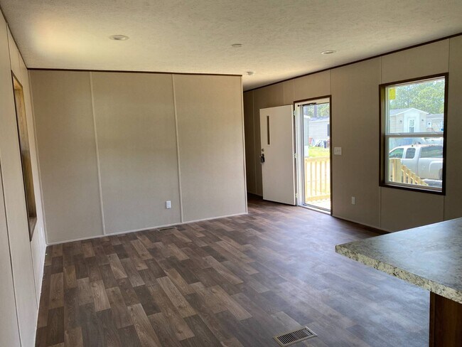 Building Photo - 92 Airbourne Ln