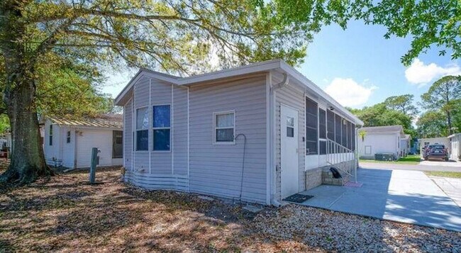 Building Photo - 608 Savannah Dr