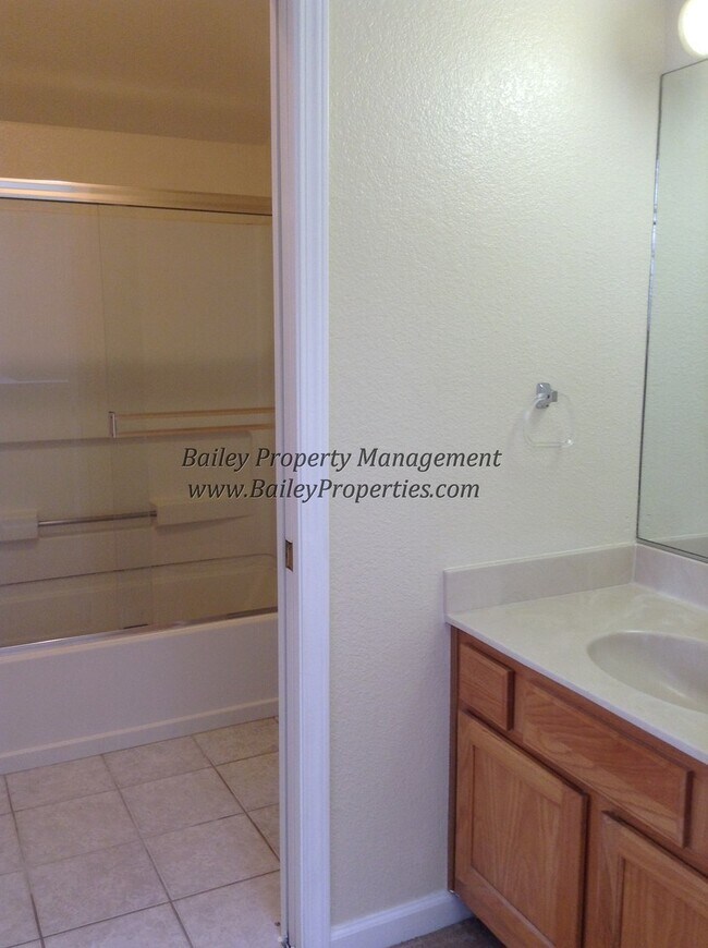 Building Photo - Gorgeous Santa Cruz Home!! 3bed/2.5 bath