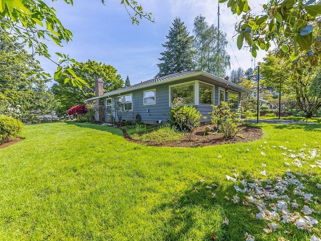 Building Photo - 4 BD remodeled Sylvan Heights home!