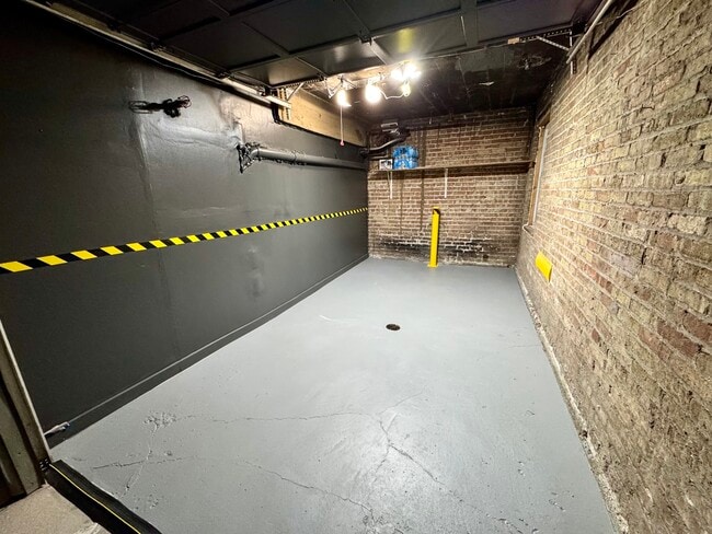 Building Photo - 600 N La Grange Rd