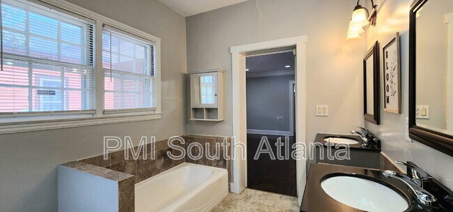 Building Photo - 3411 N Fulton Ave