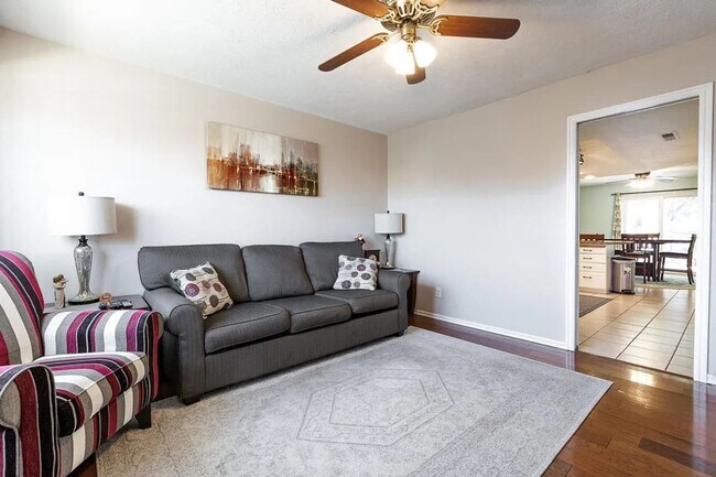 Building Photo - Easy Living! 3 Bedroom Home Condo in St. G...