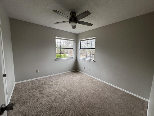 Building Photo - 3210 Festus Dr