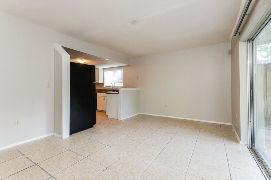 Building Photo - 856 Buttercup Dr
