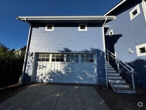 Building Photo - Modern Bainbridge Studio – Prime Location...