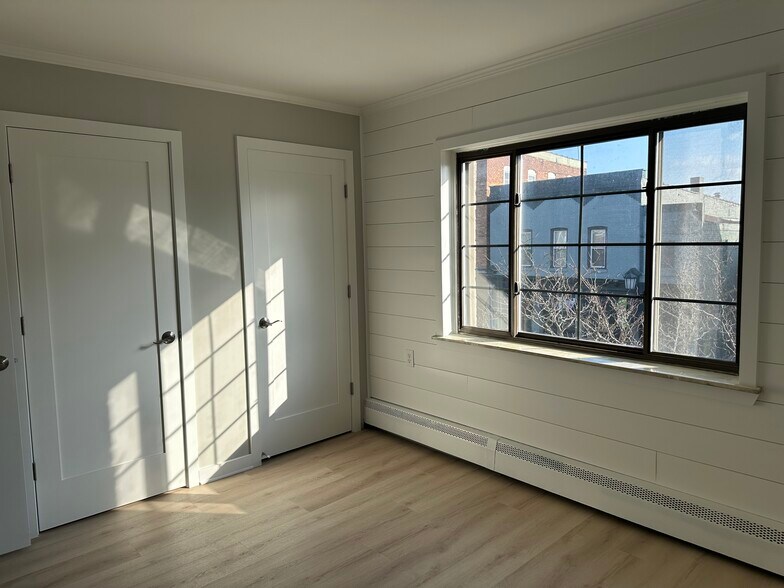 Building Photo - 137 N Center St