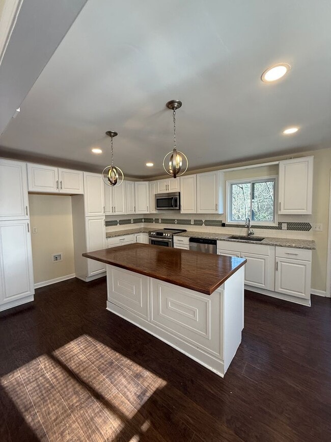 Building Photo - 4 Bedroom home in Ringgold