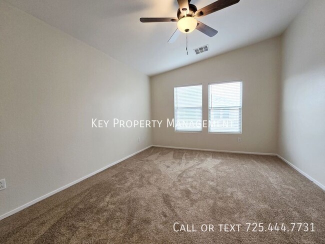 Building Photo - 2 BEDROOM 2 BATH TOWNHOME IN GATED COMMUNI...