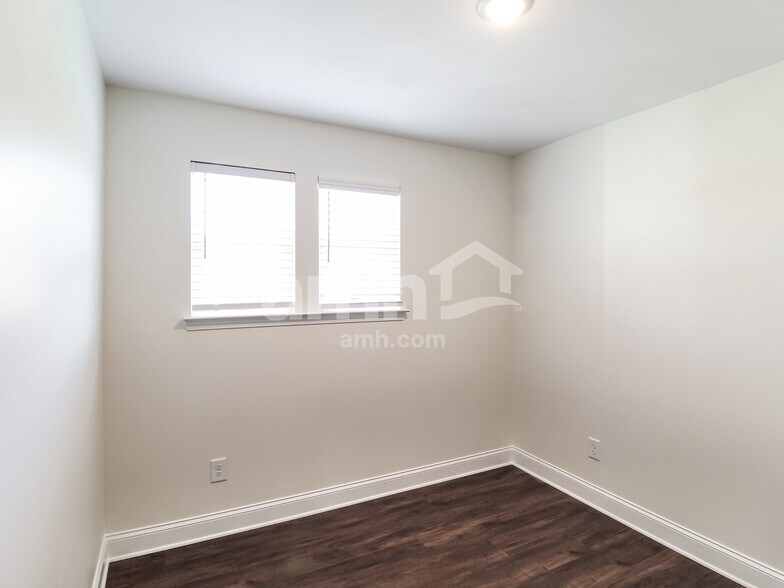 Building Photo - 5192 Blue Mountain Dr
