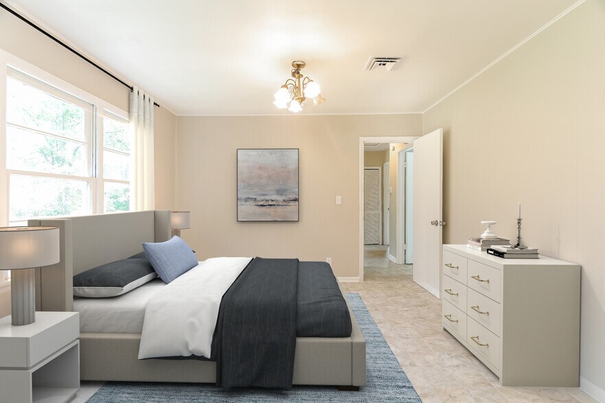 Building Photo - 241 Lake Dr NE