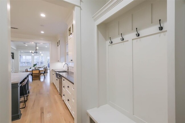 Building Photo - 508 W 26th St