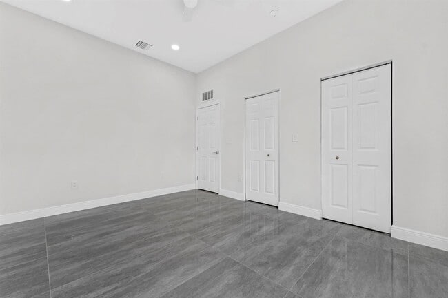 Building Photo - 5250 SW 18th St
