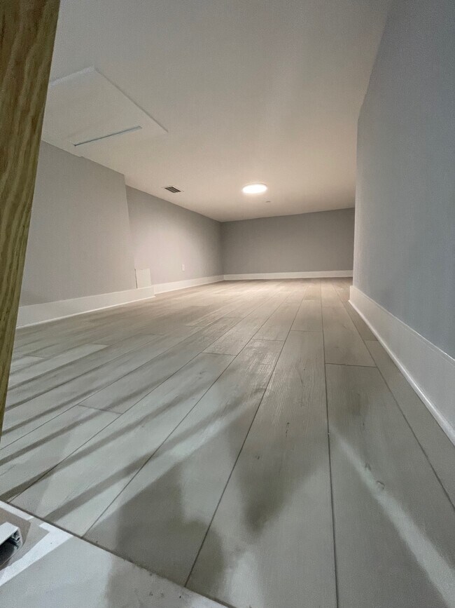 Building Photo - 51 Yacht Club Dr NE