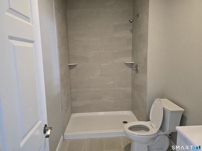 Building Photo - 775 Main St