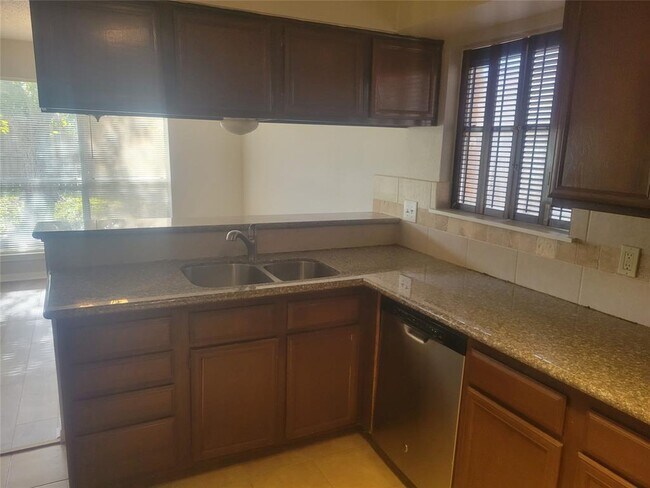 Building Photo - 3046 Mosby Dr
