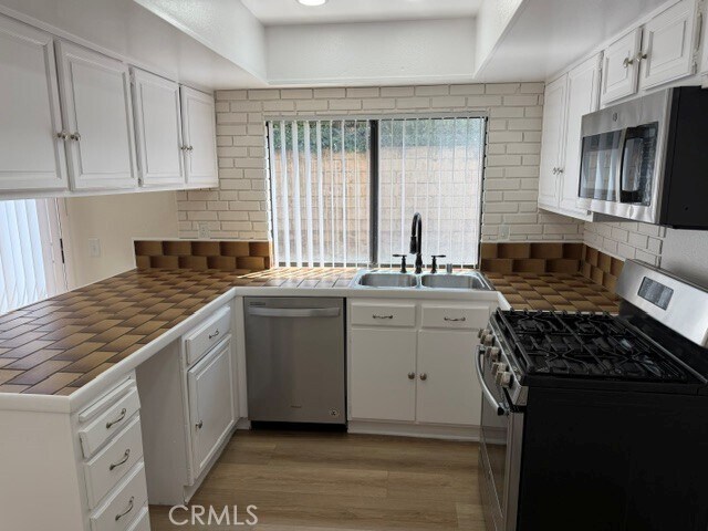 Building Photo - 2324 Raintree Dr