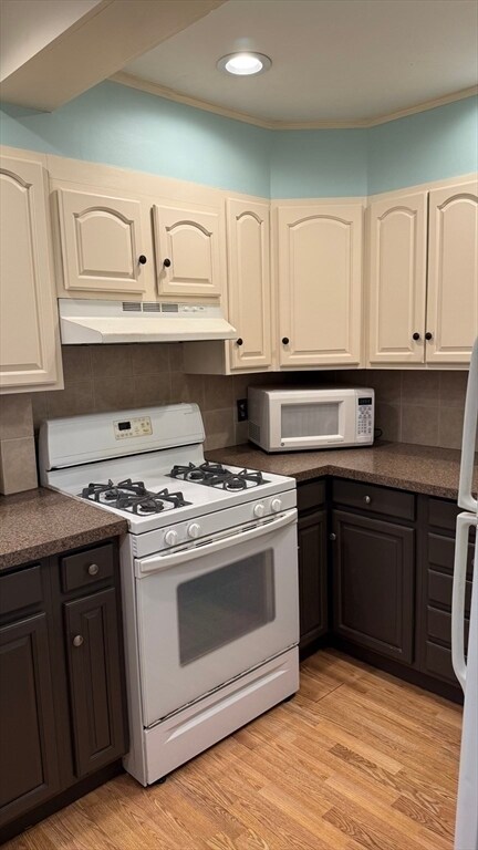 Building Photo - 38 Fairview St