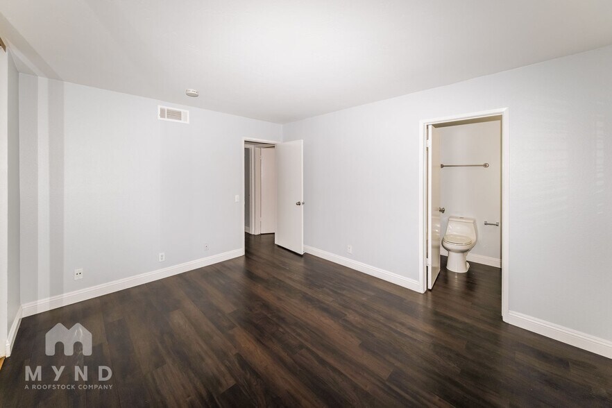 Building Photo - 17081 W Bernardo Dr