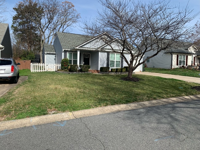 Building Photo - 3352 Chadbury Dr NW