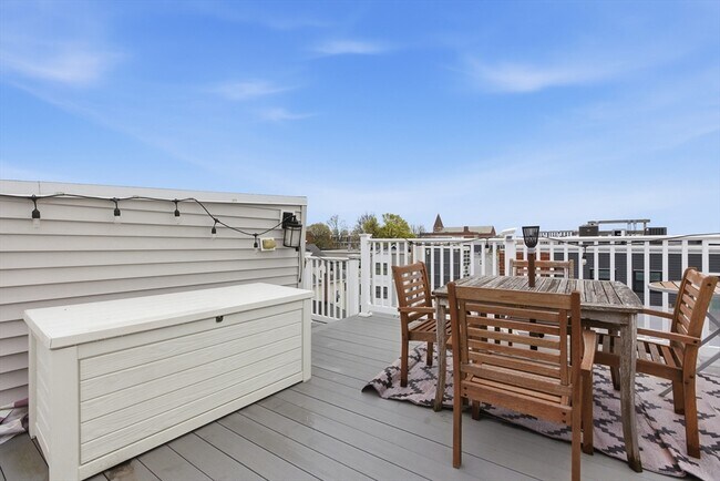 Building Photo - 245 W Fifth St