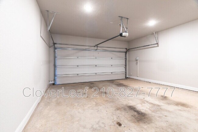 Building Photo - 5530 Pin Pt