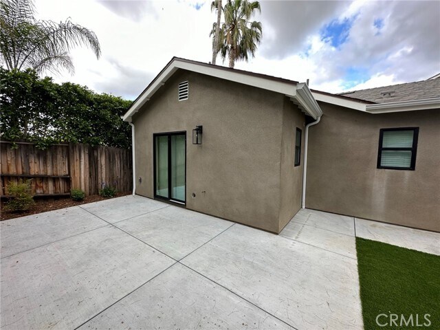 Building Photo - 1155 N Currier Ave