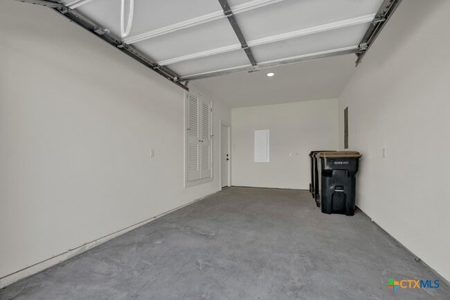 Building Photo - 104 Creekside Trail