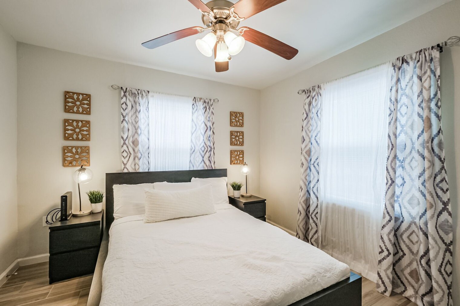 Building Photo - 1329 W 21st St