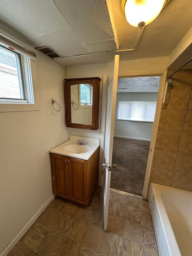 Building Photo - LW1532