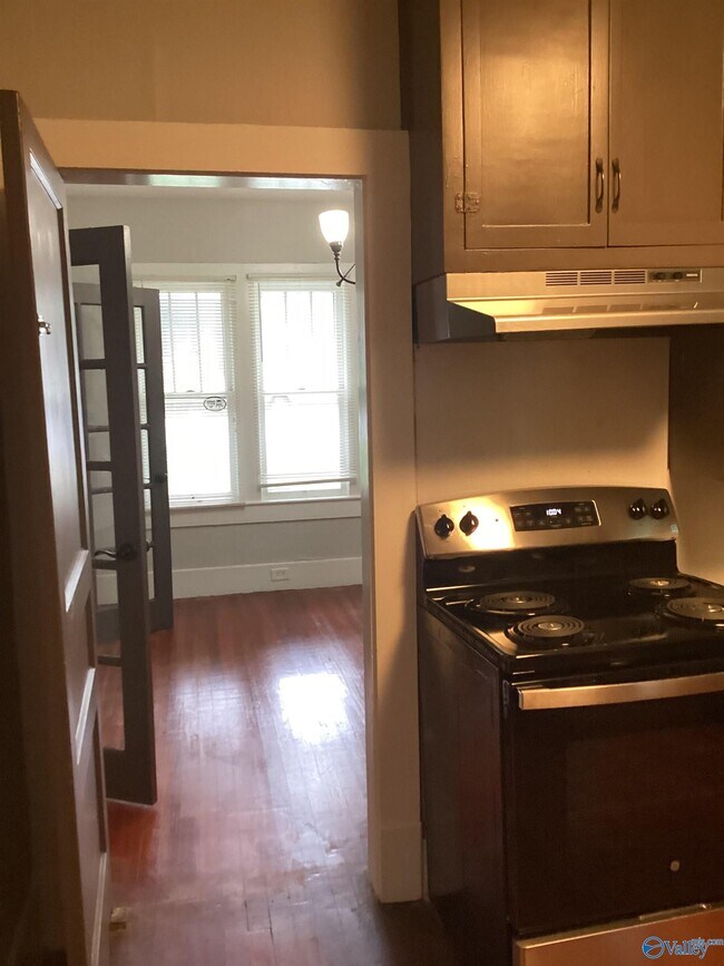 Building Photo - 2404 Whitesburg Dr
