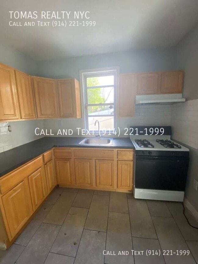 Building Photo - 1 Oneida St