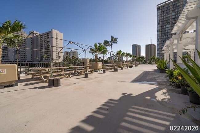 Building Photo - Studio in Hawaiian Monarch