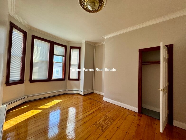 Building Photo - 19 Monmouth St