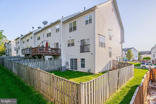 Building Photo - 8199 Glade Bank Dr
