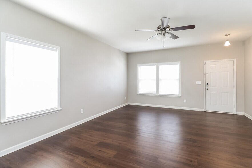 Building Photo - 9711 Cayenne Dr